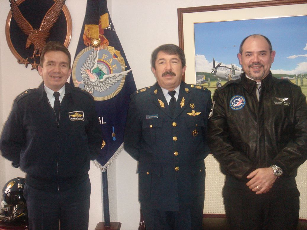 el Jefe del Dpto Aeroespacial de FAE , El comandante general de FAE, y el ASA/T Ronnie Nader