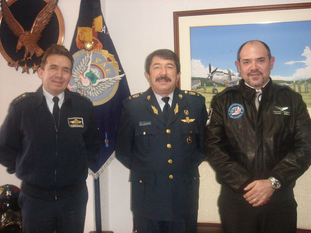 el Jefe del Dpto Aeroespacial de FAE , El comandante general de FAE y el ASA/T Ronnie Nader